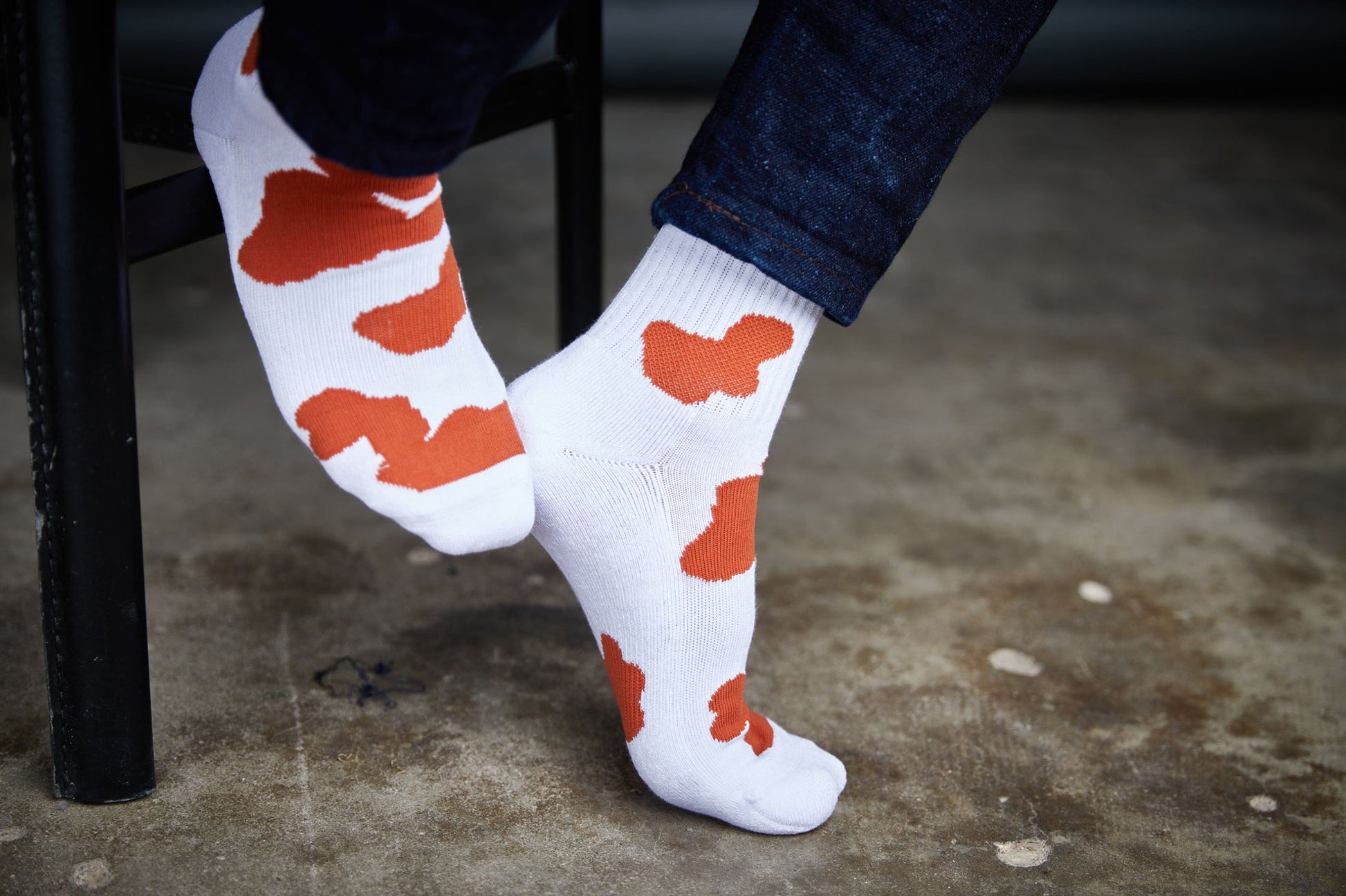 white and burnt orange marl casual socks